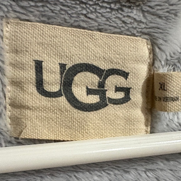 UGG Gray Star Pattern Robe - Picture 2 of 4